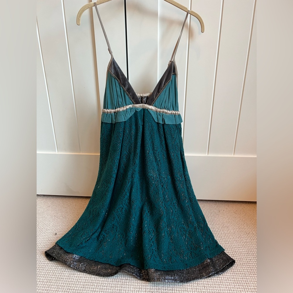 Very pretty green mini dress with silver accents